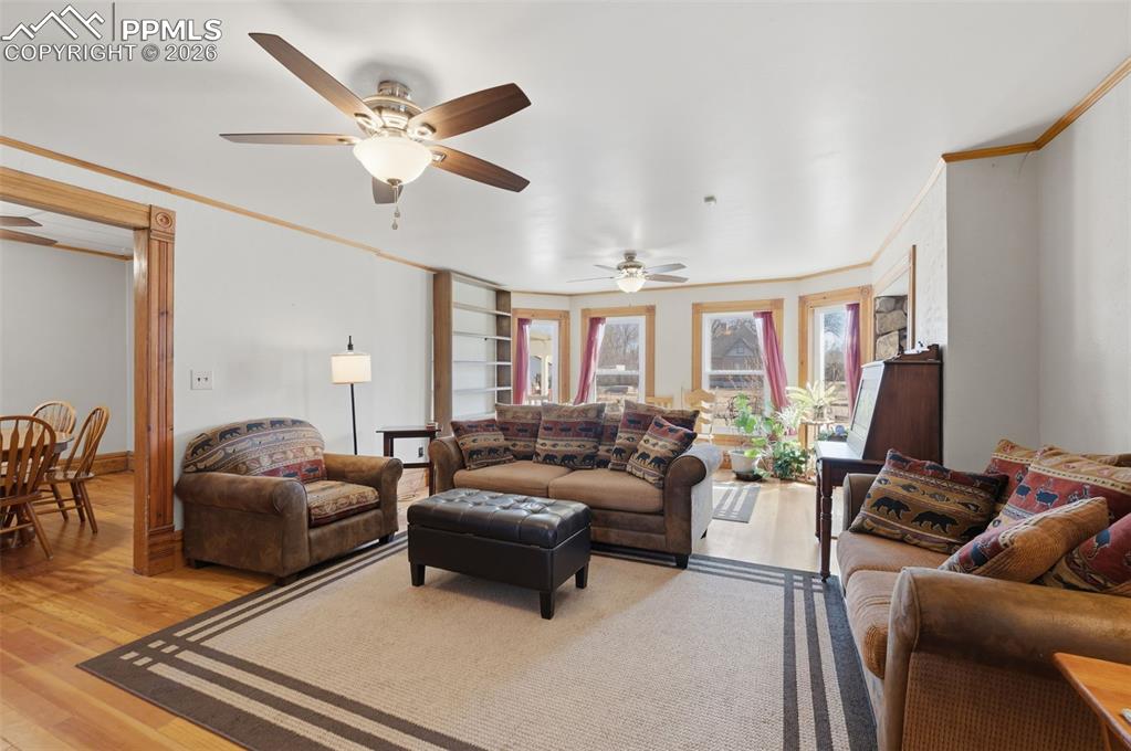 Image 4 of 31: Living Room