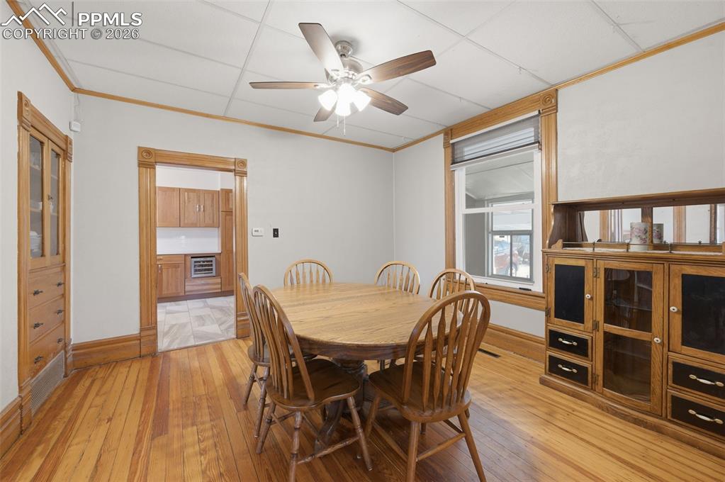 Image 9 of 31: Dining Area