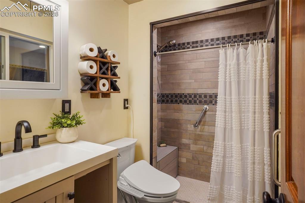 Image 16 of 22: Bathroom