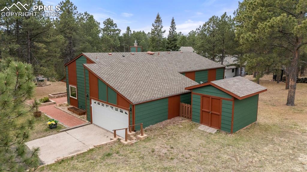 Image 18 of 22: Front of Structure