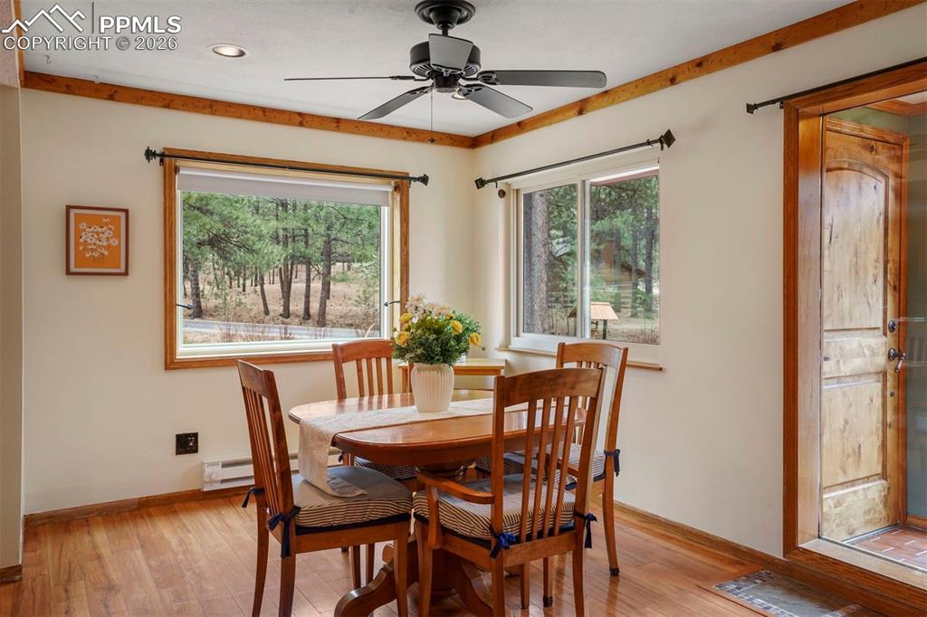 Image 4 of 22: Dining Area