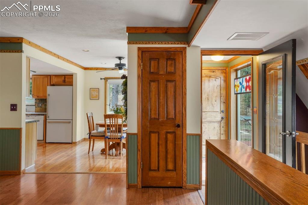 Image 6 of 22: Entry