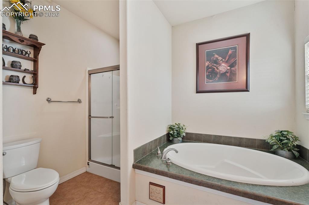 Image 26 of 47: Bathroom