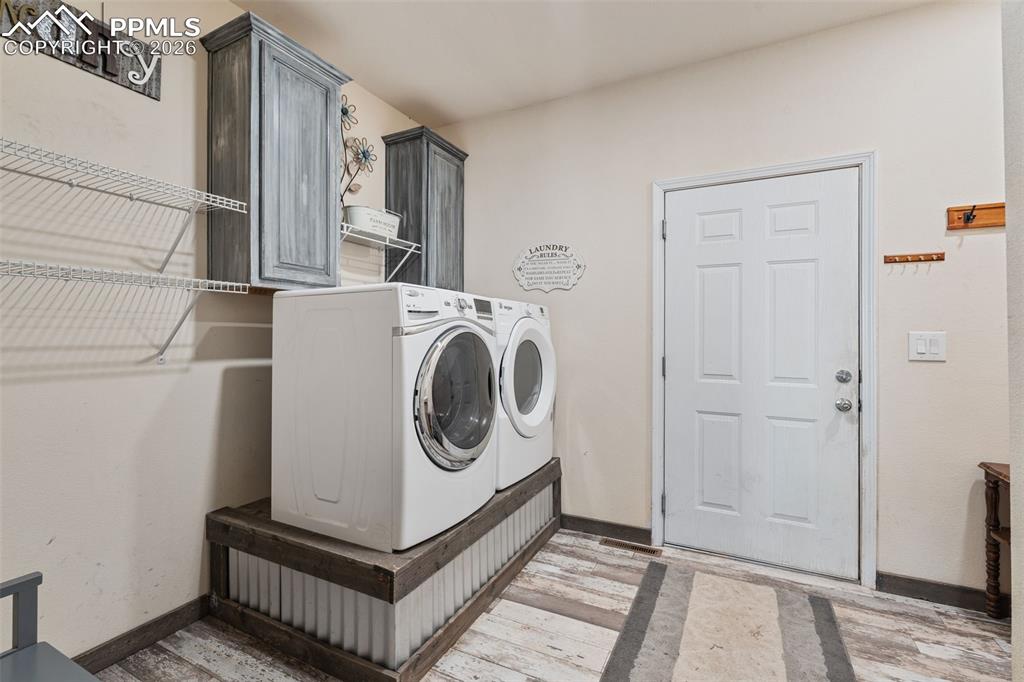 Image 32 of 47: Laundry