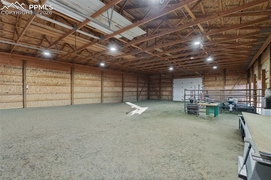 Image 37 of 47: Garage