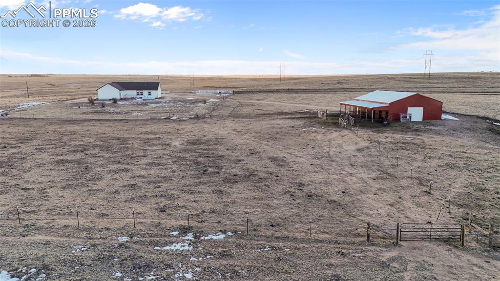 Image 38 of 47: Yard