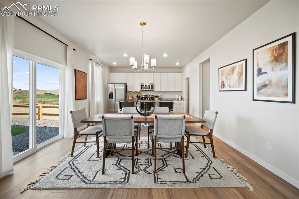 Image 11 of 40: Dining Area