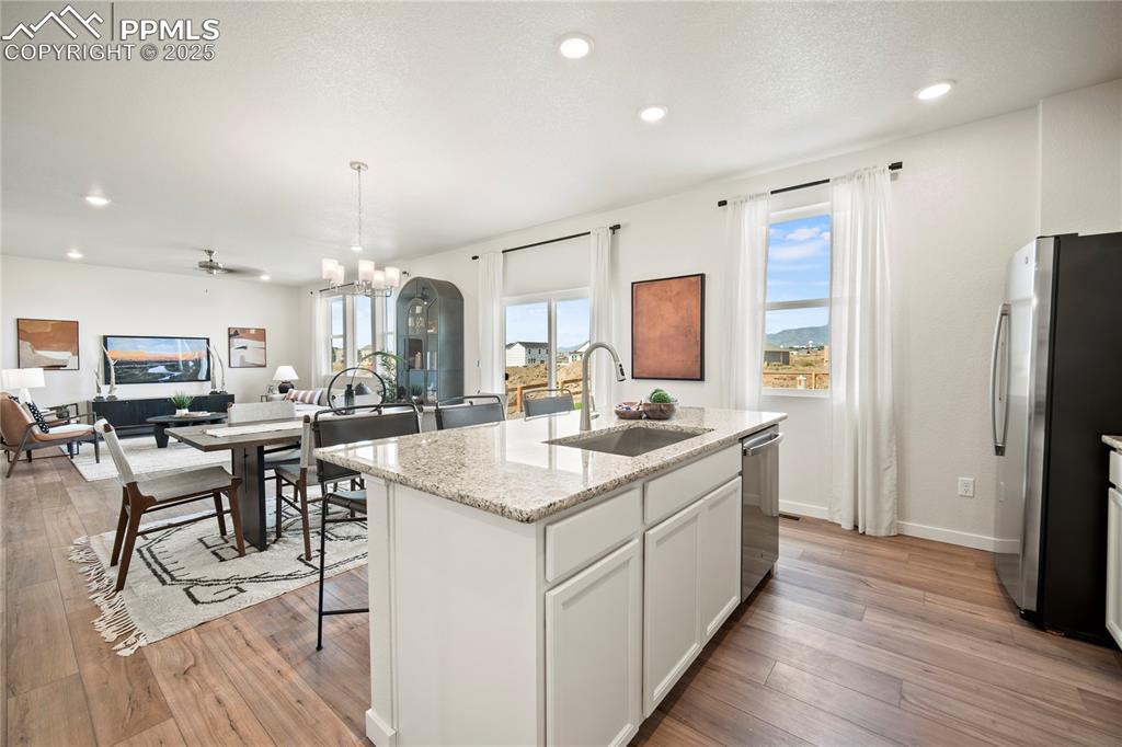 Image 13 of 40: Kitchen