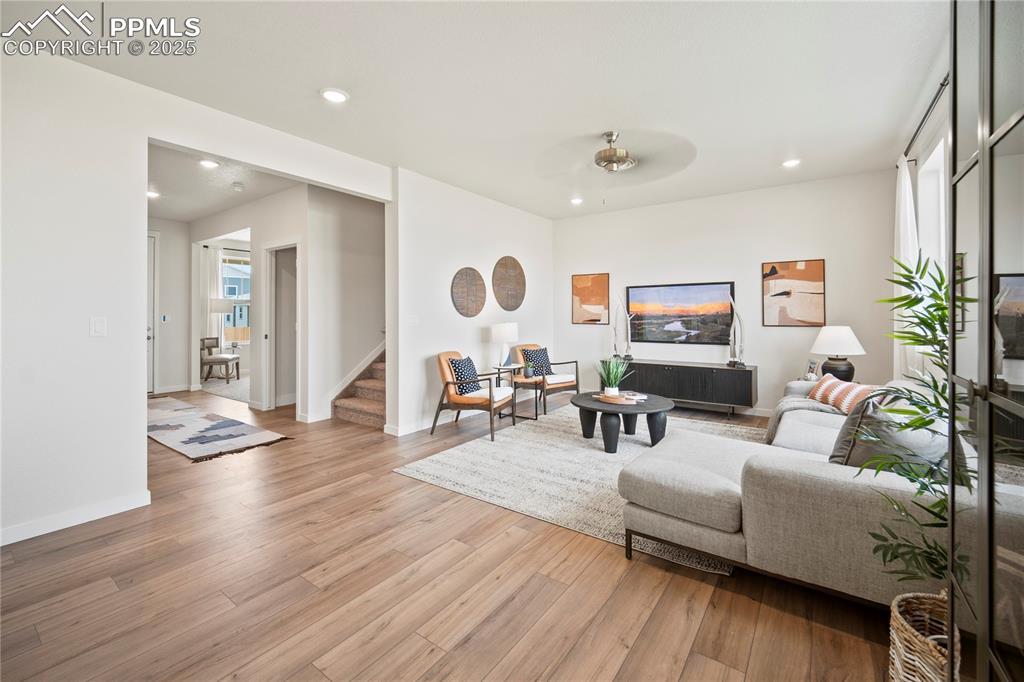 Image 20 of 40: Living Room