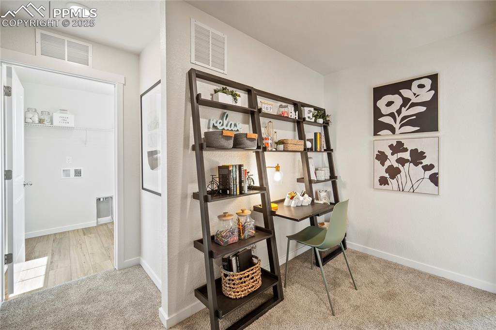 Image 22 of 40: Office