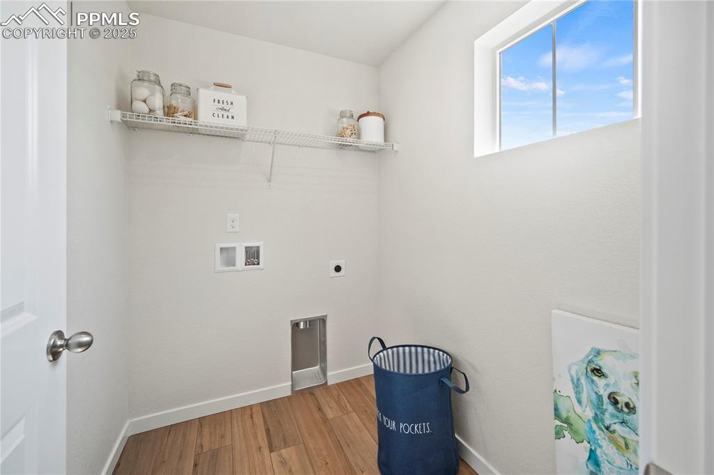 Image 23 of 40: Laundry