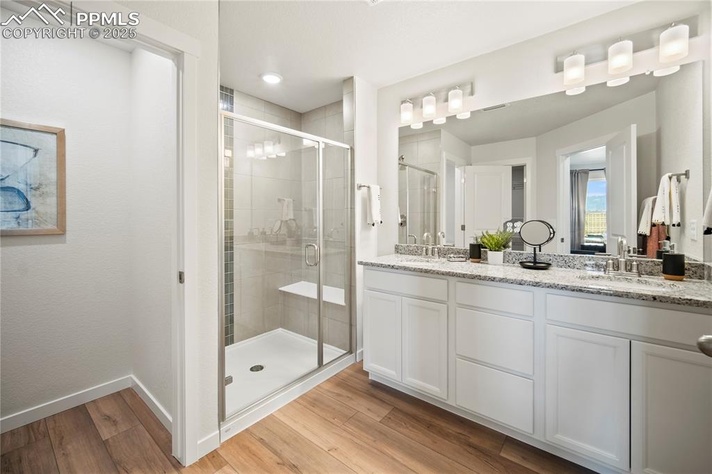 Image 27 of 40: Bathroom