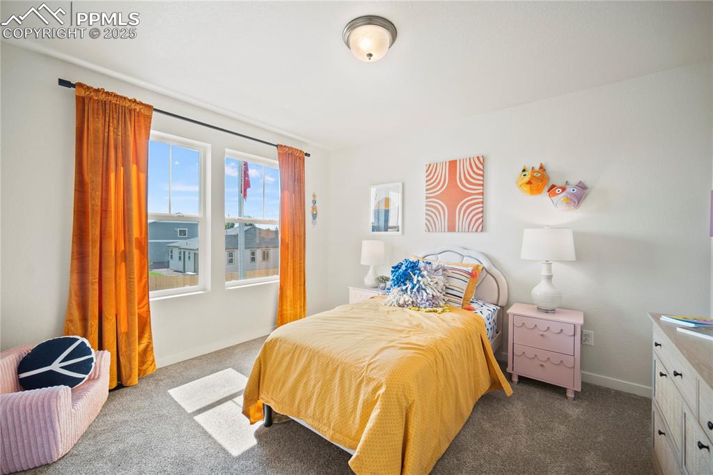 Image 33 of 40: Bedroom