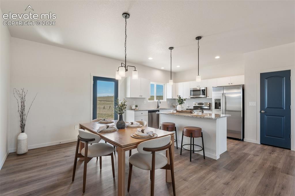 Image 13 of 49: Dining Area
