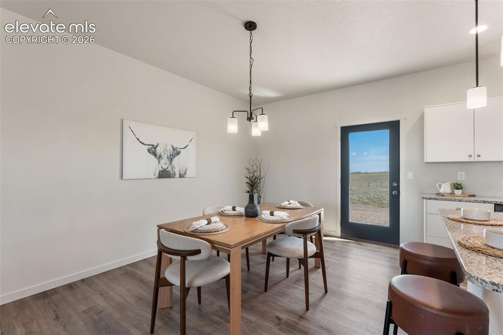 Image 14 of 49: Dining Area