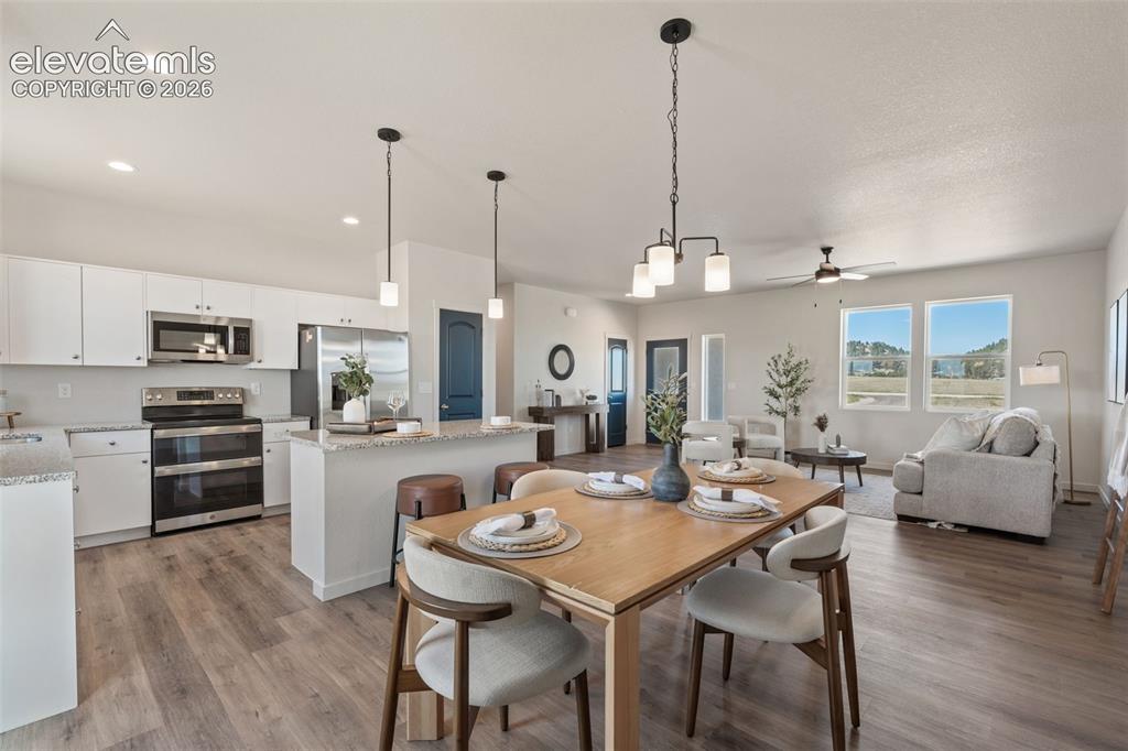 Image 15 of 49: Dining Area