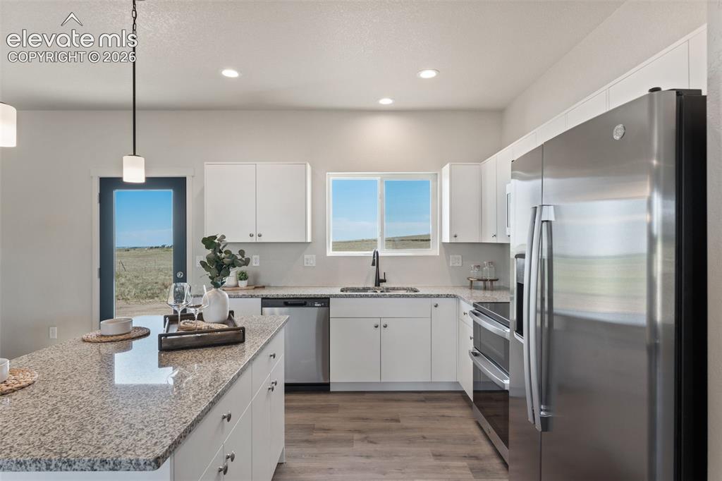 Image 17 of 49: Kitchen