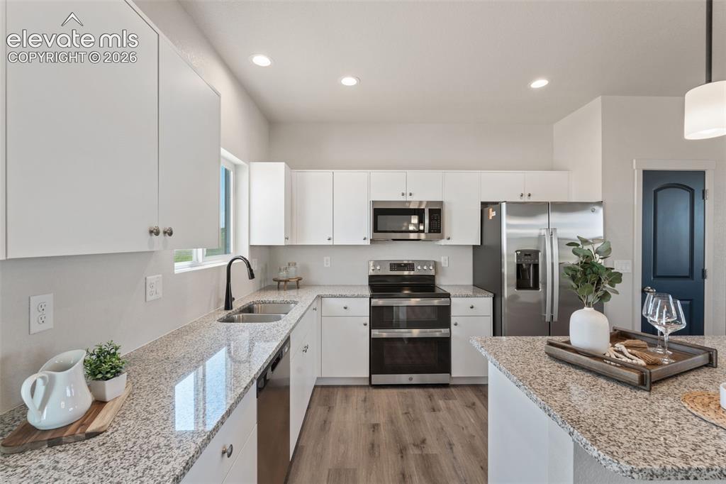 Image 18 of 49: Kitchen