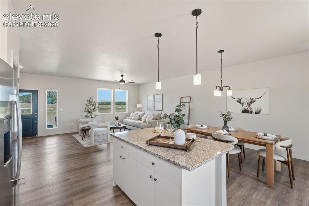 Image 19 of 49: Kitchen
