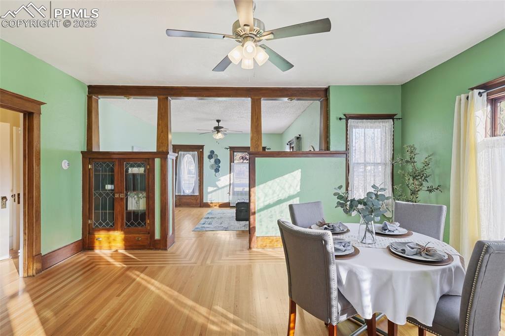 Image 10 of 50: Dining Area