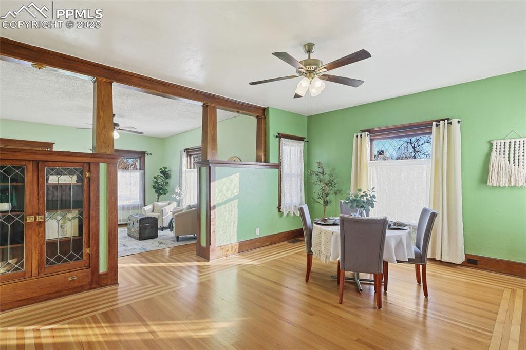 Image 13 of 50: Dining Area