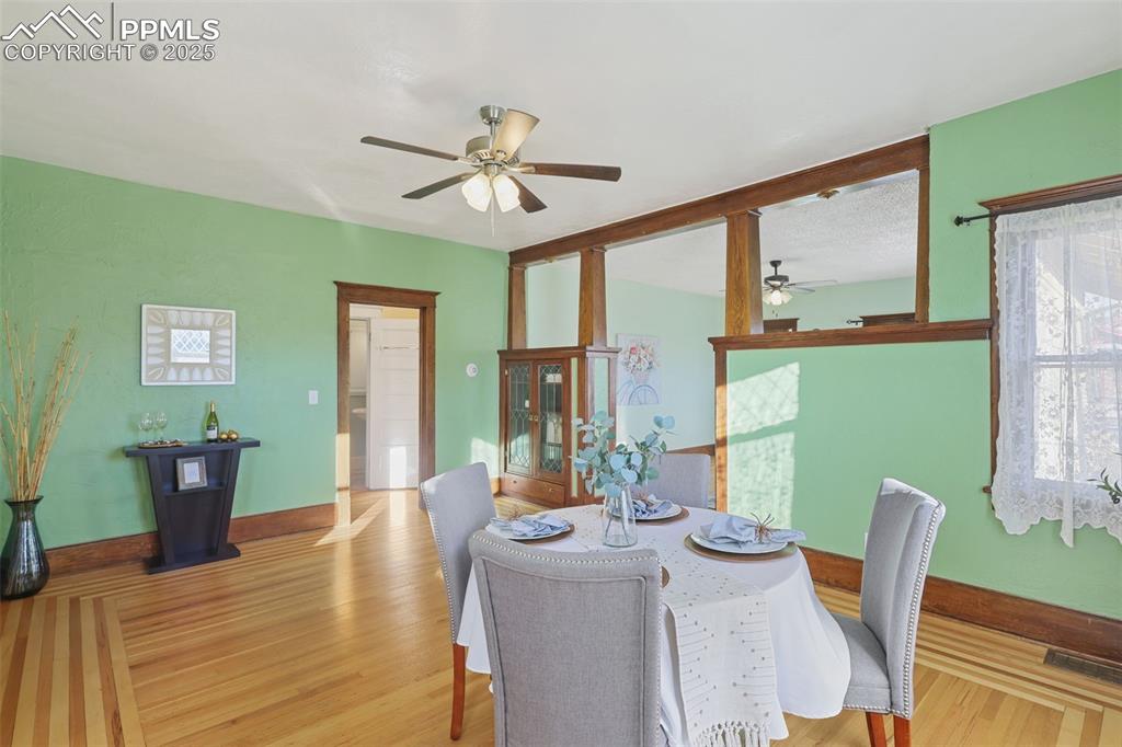 Image 14 of 50: Dining Area