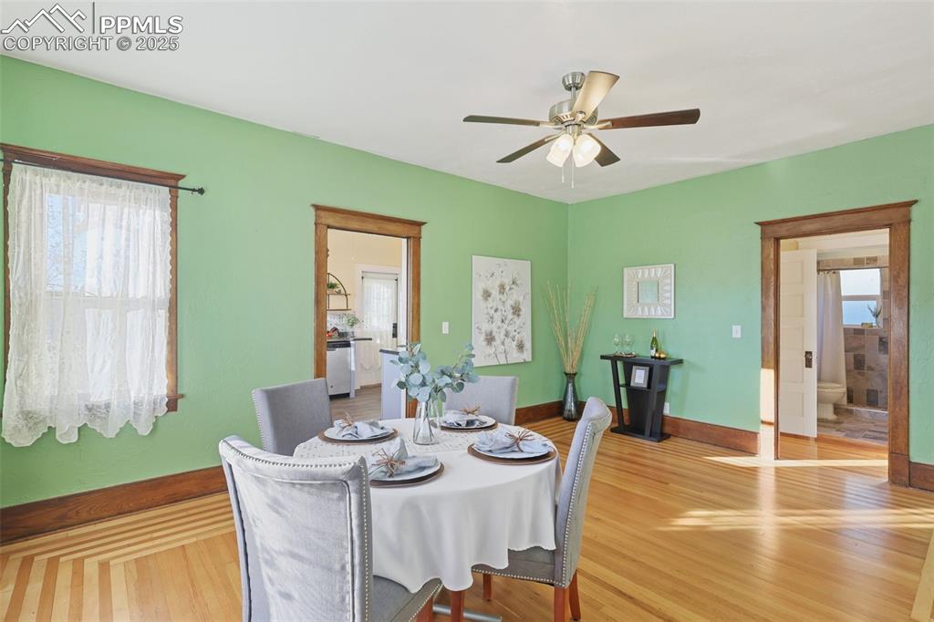 Image 15 of 50: Dining Area