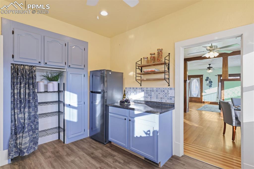 Image 20 of 50: Kitchen