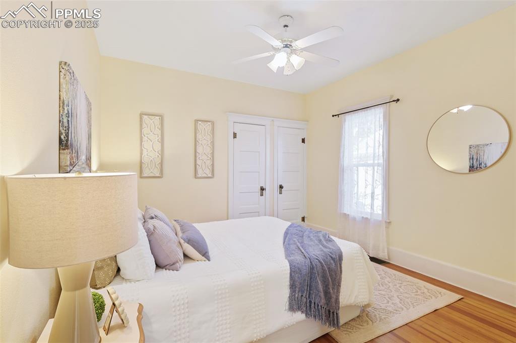 Image 24 of 50: Bedroom