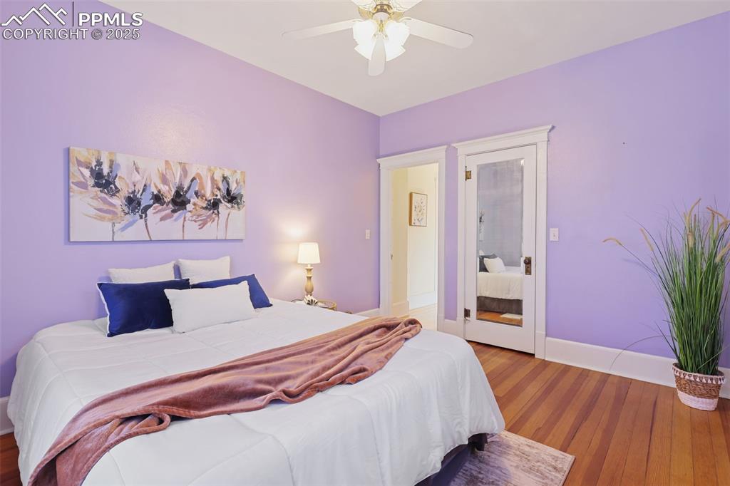 Image 28 of 50: Bedroom