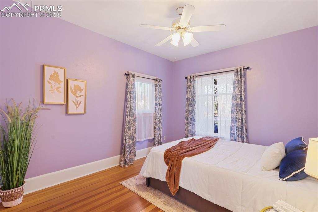 Image 30 of 50: Bedroom