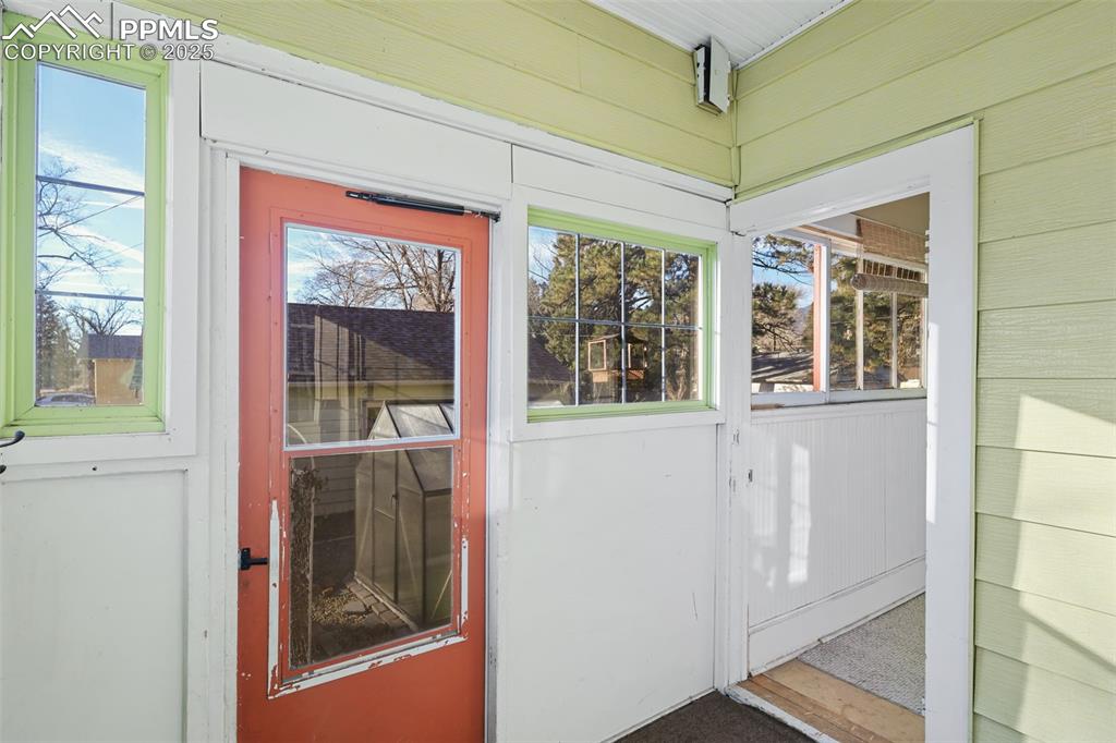 Image 38 of 50: Mud Room