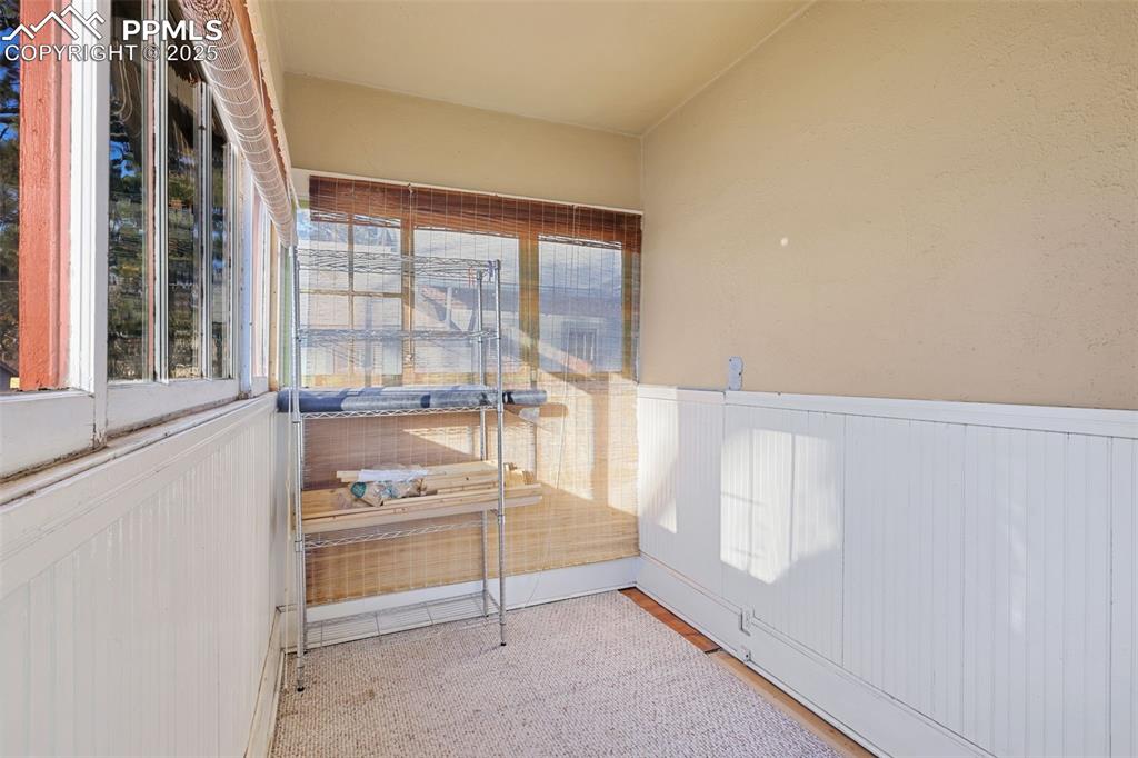 Image 40 of 50: Mud Room