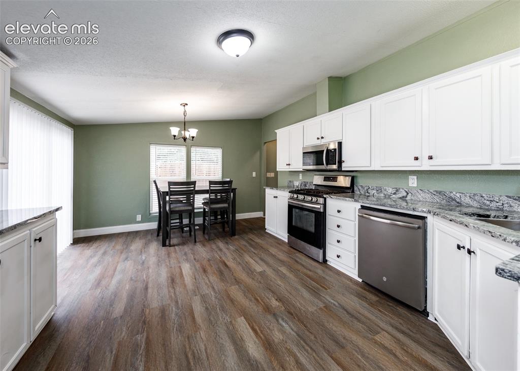 Image 10 of 26: Kitchen