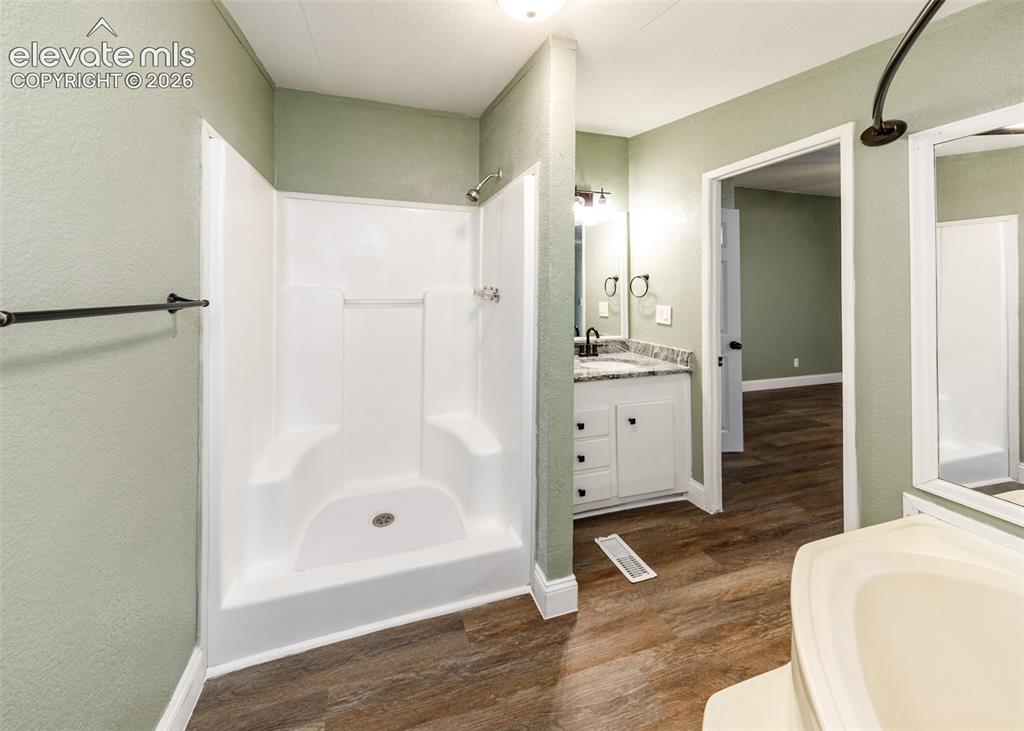Image 20 of 26: Master bathroom