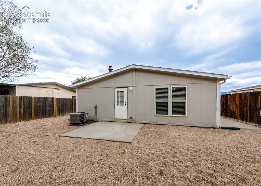 Image 4 of 26: Back of home