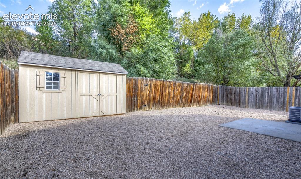 Image 5 of 26: Large shed in back yard