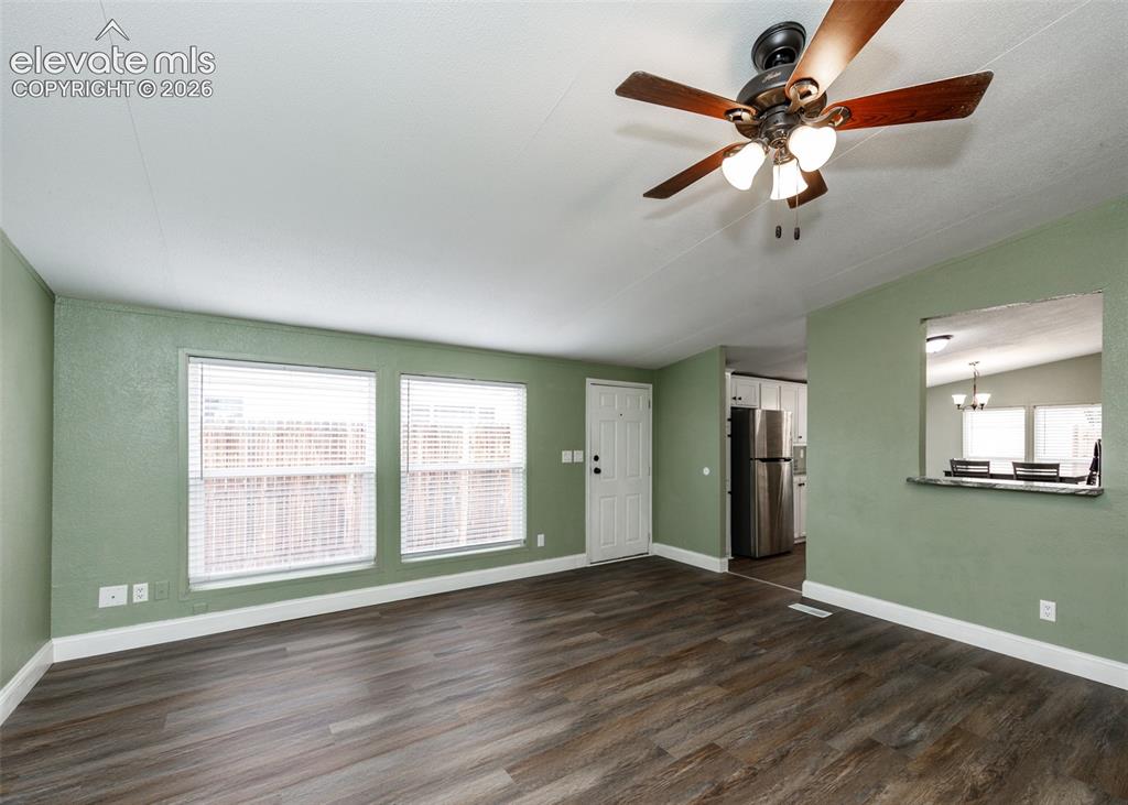 Image 7 of 26: Living room
