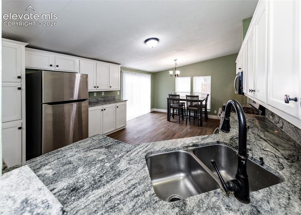 Image 9 of 26: Kitchen