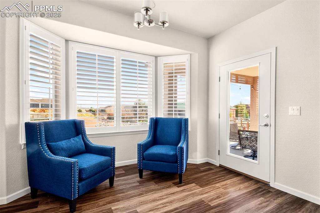 Image 14 of 43: Sitting Room