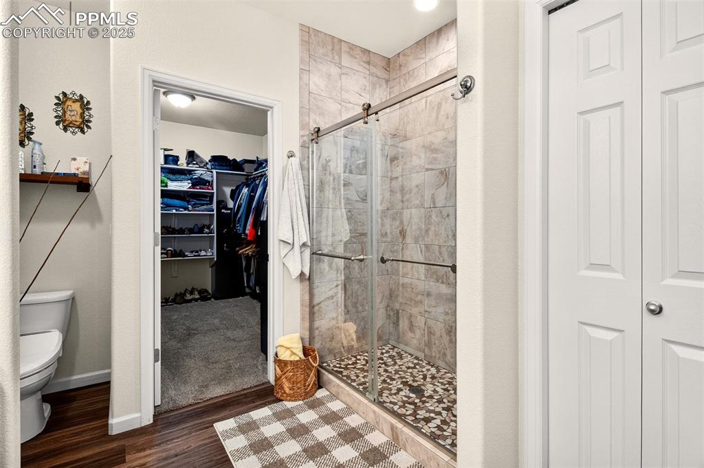 Image 20 of 43: Bathroom