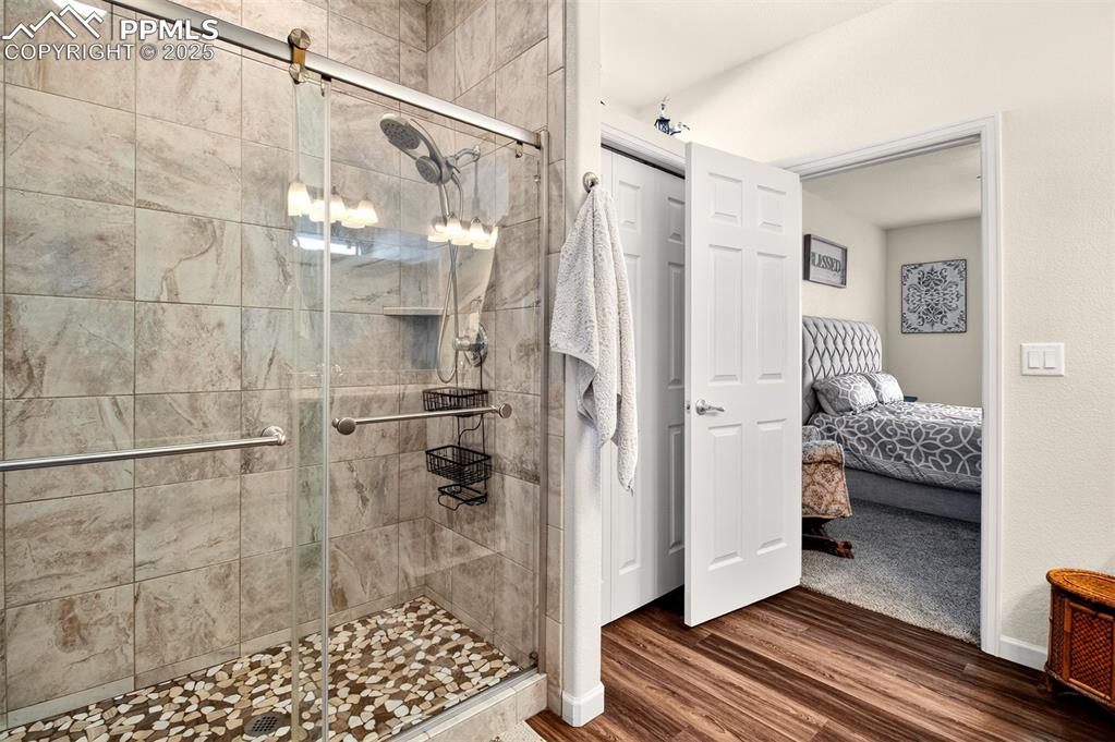 Image 22 of 43: Bathroom