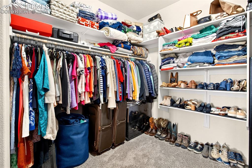 Image 23 of 43: Closet