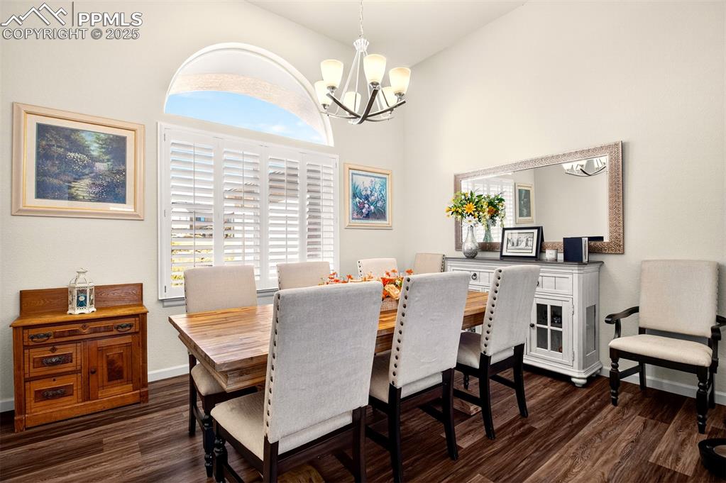 Image 5 of 43: Dining Area