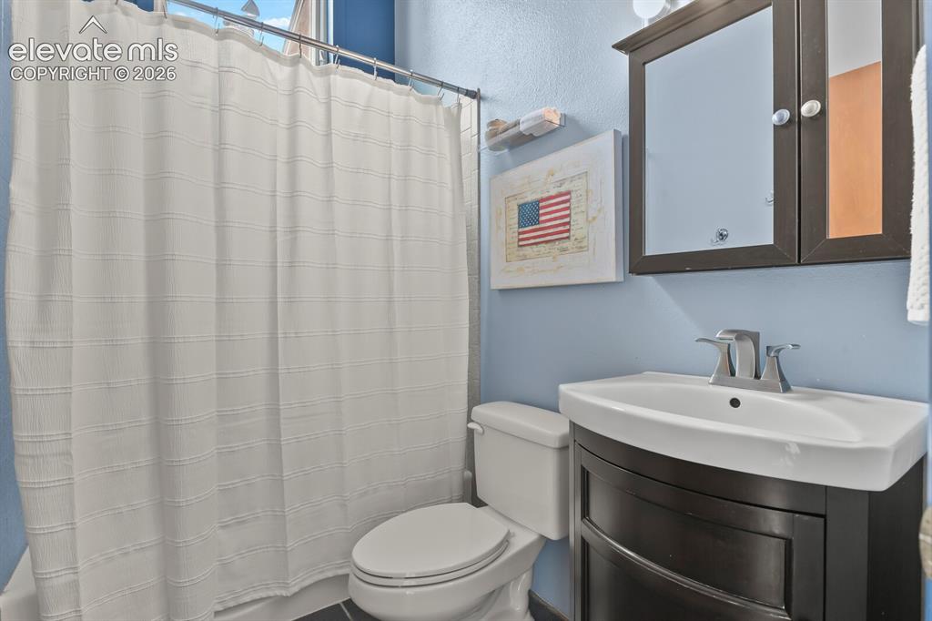 Image 25 of 49: Well-appointed full bath serving family and guests.