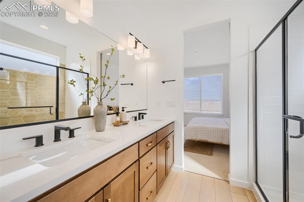 Image 17 of 21: Bathroom