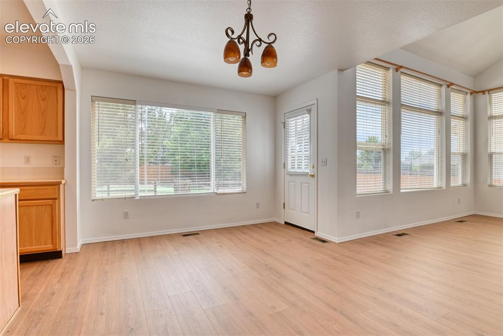 Image 11 of 36: Dining Area