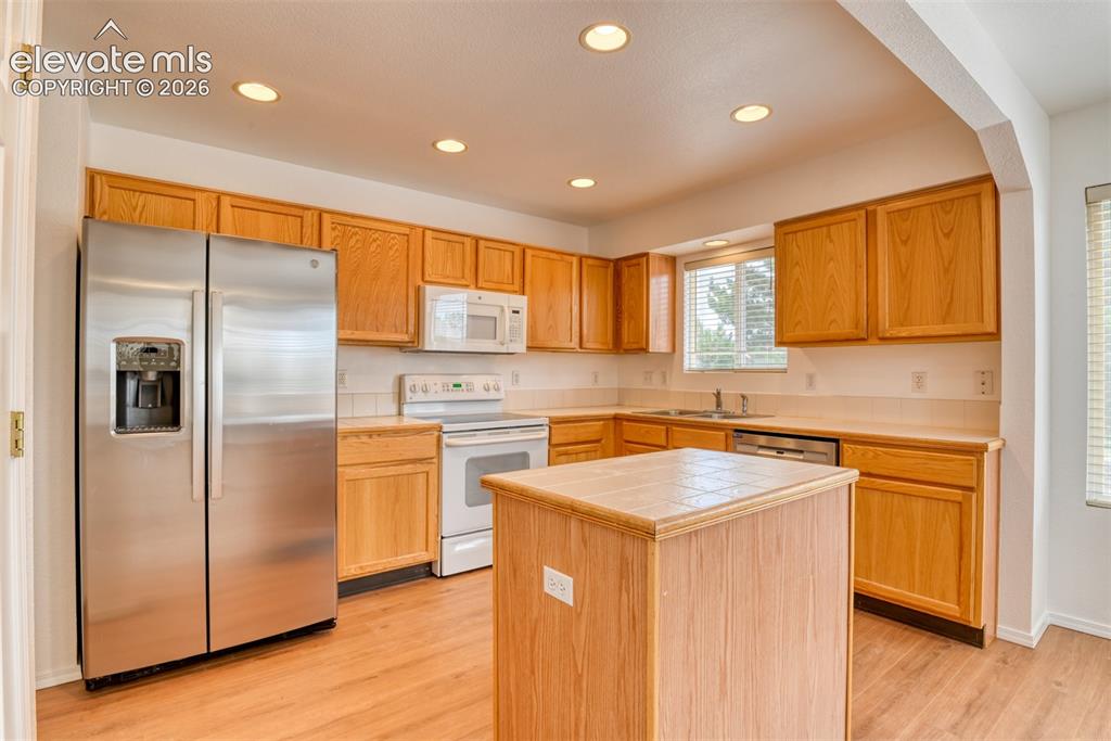 Image 14 of 36: Kitchen