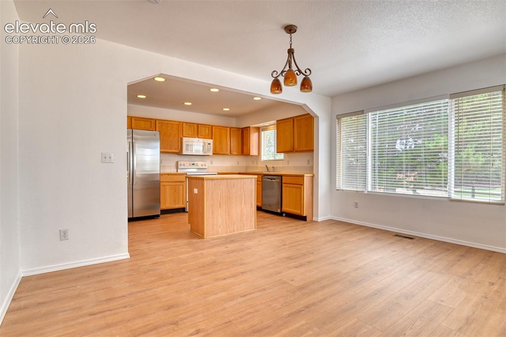 Image 9 of 36: Dining Area
