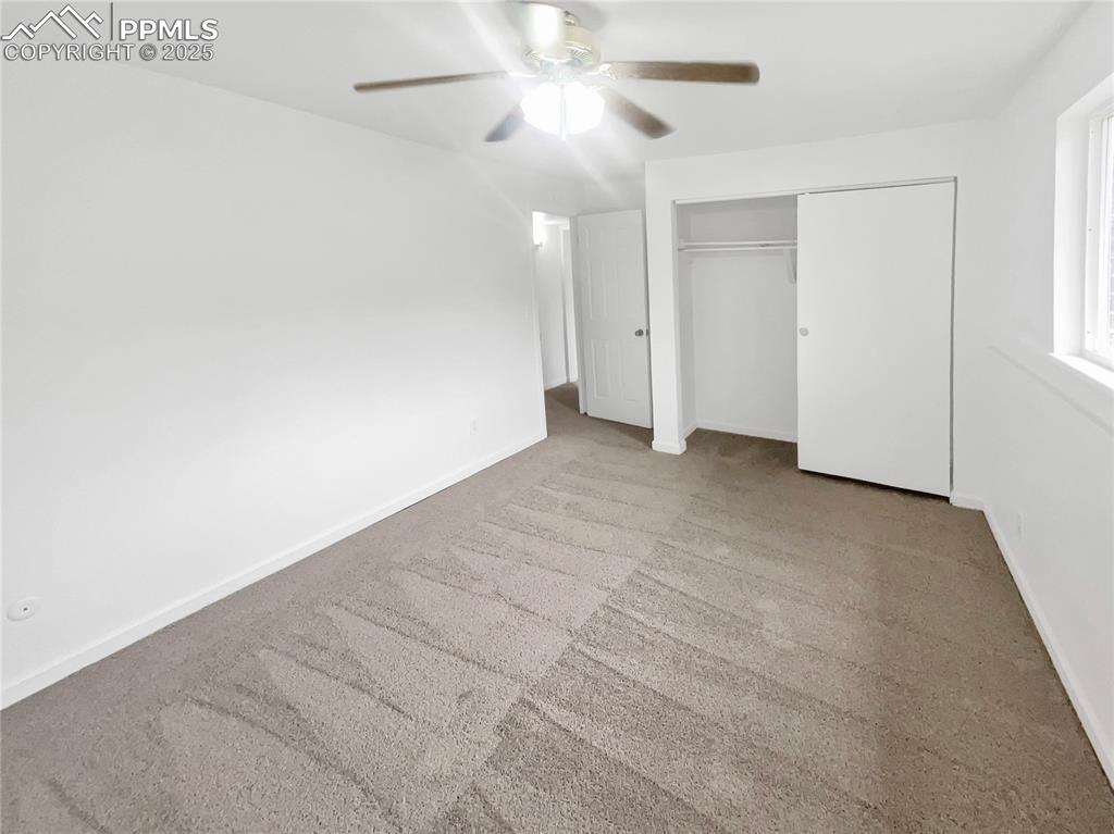 Image 19 of 23: Bedroom